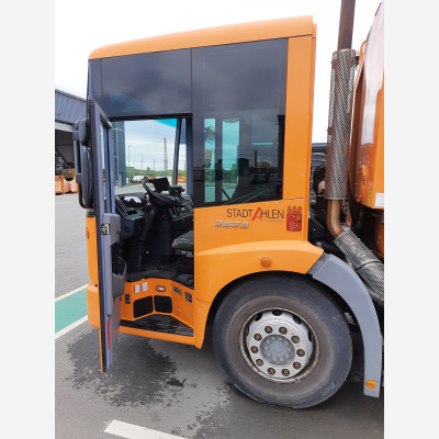 Mercedes-Benz Econic 2629L 6X2/4 NLA mit Zoeller Medium XL Gesamtansicht