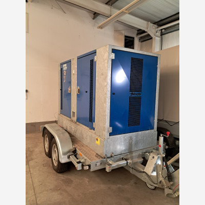 mobile Pumpe, selbstsaugend mit Tandem Tiefladeranhänger