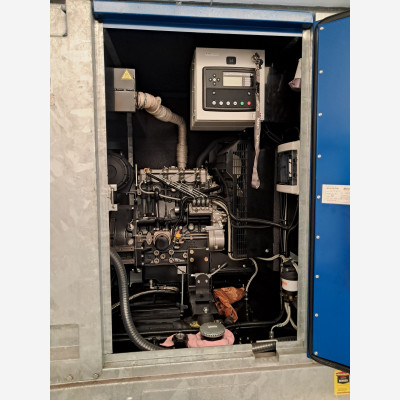 mobile Pumpe, selbstsaugend mit Tandem Tiefladeranhänger