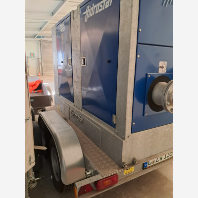 mobile Pumpe, selbstsaugend mit Tandem Tiefladeranhänger