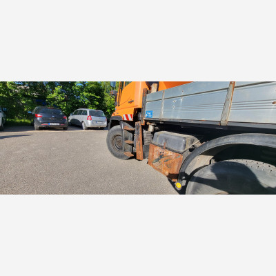Unimog U 300 Typ: 405/10 mit Schmidt Mitos Streuer