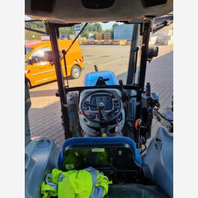 New Holland T4030N Kommunaltraktor
