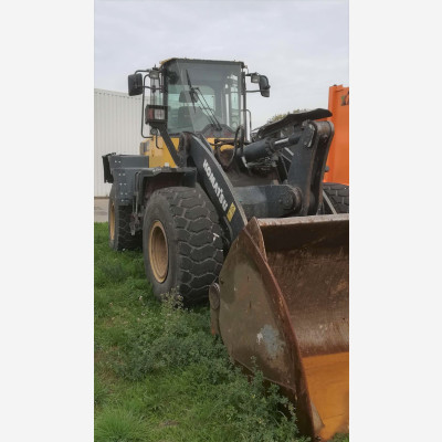 Komatsu Radlader Seitenansicht rechts
