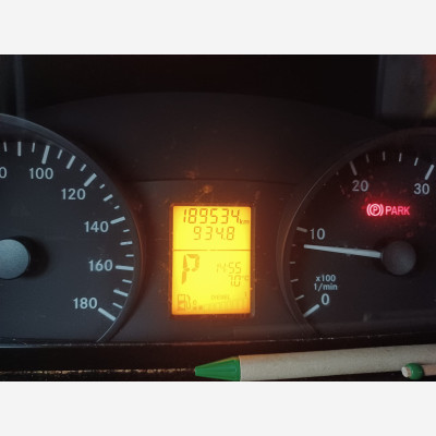 Mercedes Sprinter mit Ladekran