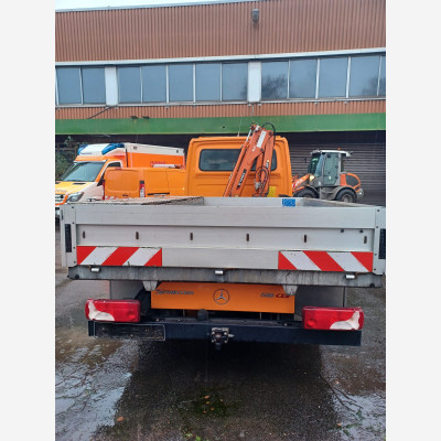 Mercedes Sprinter mit Ladekran