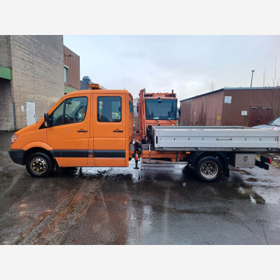 Mercedes Sprinter mit Ladekran
